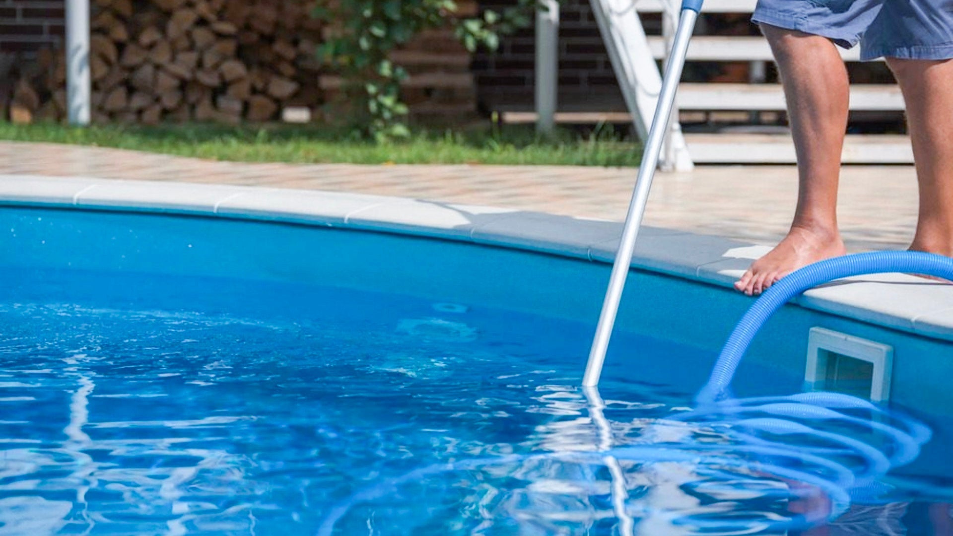 Poolrengöring – En enkel guide för ett rent och fräscht poolvatten